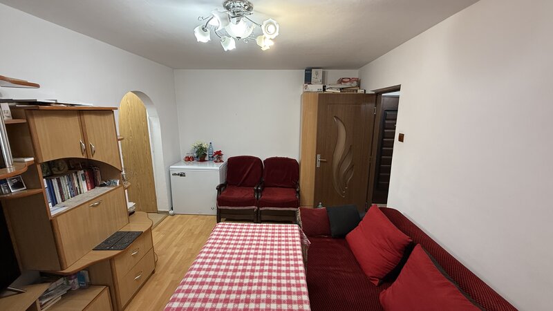 Luica, Piata Resita, ap. 2 cam., semidec., Oferta! usor negociabil